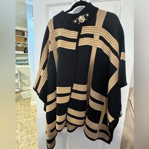 Striking Anne Klein Black and Tan Sweater Cape/Poncho